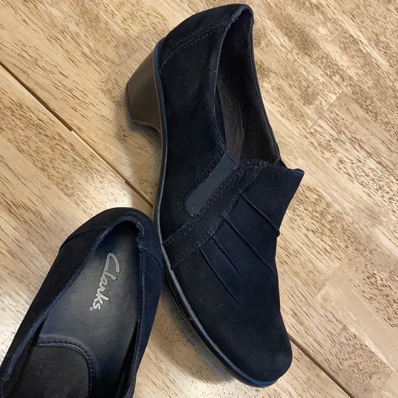 Clarks slip on black suede shoes - Picture 8 of 10